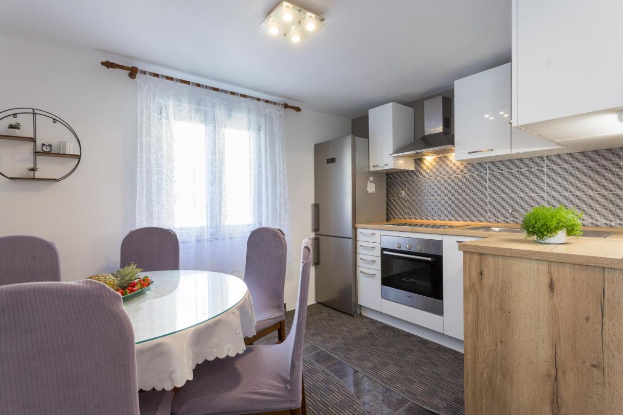 Apartments Lidija - Sea View Apartment With Exclusive Right Of Using Hot Tub Or Split Level Apartment With Exclusive Right Of Using Pool Podstrana Ngoại thất bức ảnh