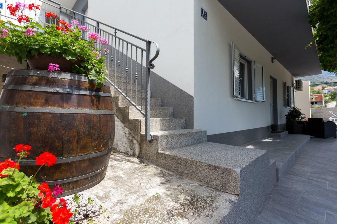 Apartments Lidija - Sea View Apartment With Exclusive Right Of Using Hot Tub Or Split Level Apartment With Exclusive Right Of Using Pool Podstrana Ngoại thất bức ảnh