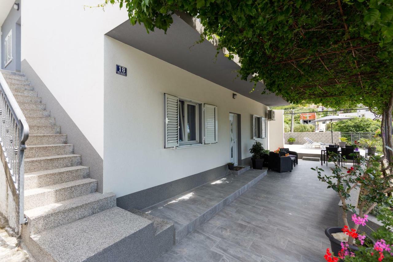 Apartments Lidija - Sea View Apartment With Exclusive Right Of Using Hot Tub Or Split Level Apartment With Exclusive Right Of Using Pool Podstrana Ngoại thất bức ảnh
